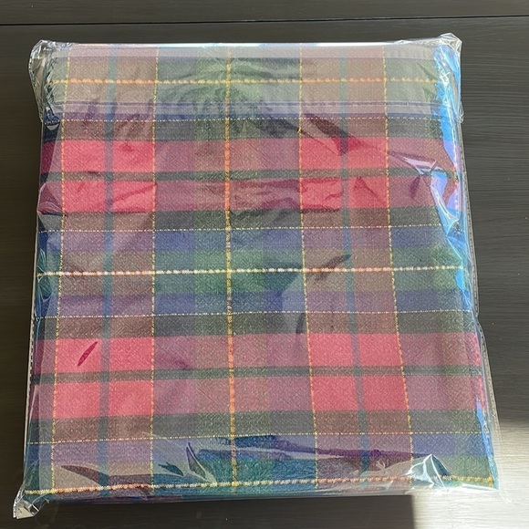ClassyChristmas Holiday Plaid Tartan Table Cloth 77” x  56” - Picture 6 of 6